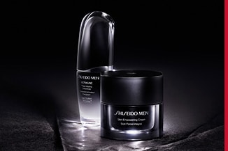 Afbeelding bevat twee producten van de Shiseido MEN lijn